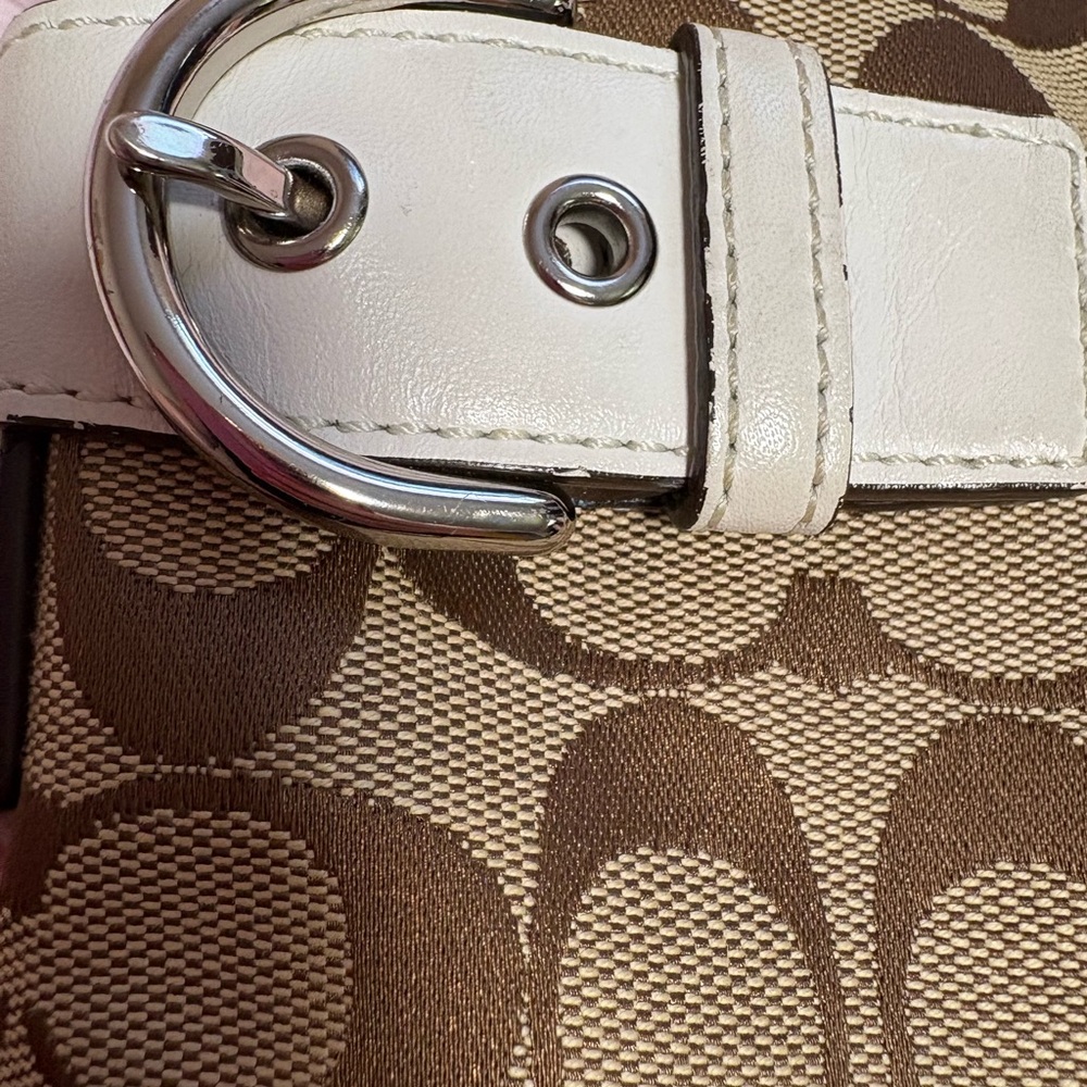 Signature Brown and White vintage Coach Soho shoulder Bag - Picture 3 of 10